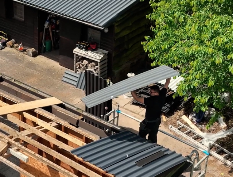 Onduline roofing sheets are easy to handle